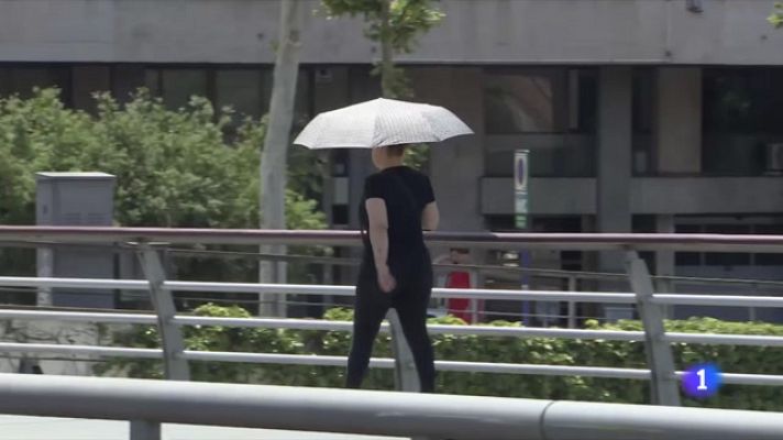 L'Informatiu - Les temperatures s'enfilen per sobre dels 35 graus