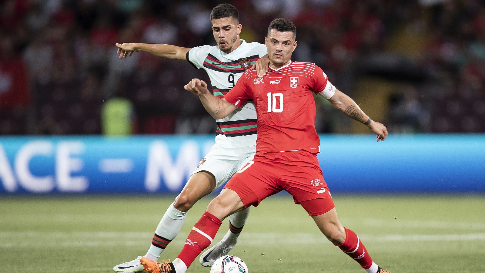 Portugal cae ante Suiza y cede el liderato a España | Ver