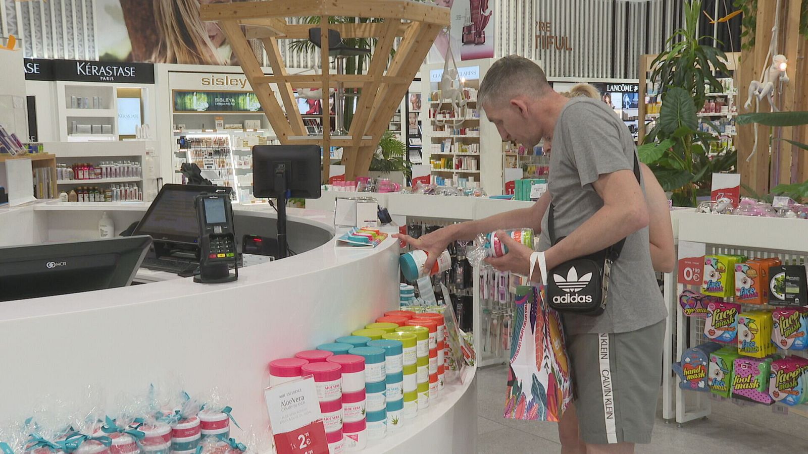 Contención en el gasto turístico - Telecanarias | Ver