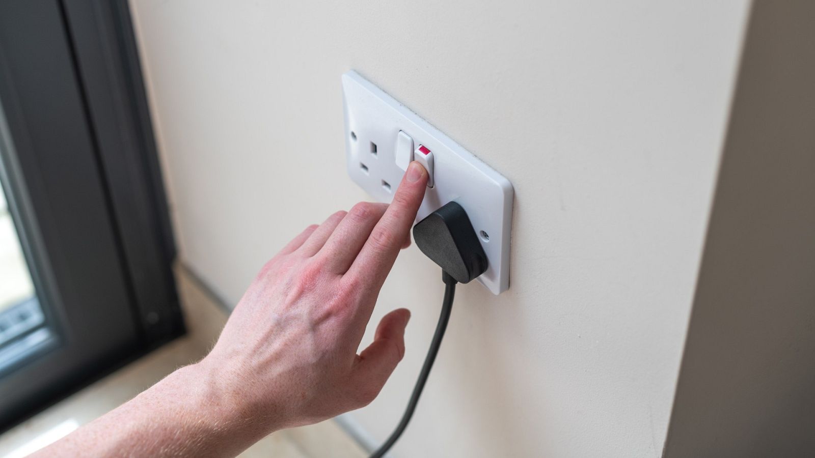 Los expertos calculan un descenso del 6% de media en la factura de la luz para los hogares, pero indican que "ahora no se puede predecir"