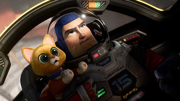 Telediario 1 - 'Lightyear' llega a los cines españoles, pero en 14 países no se verá por mostrar un beso entre mujeres
