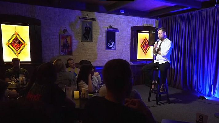 Telediario 2 - Monólogos en Kiev: el humor como escudo ante el horror de la guera