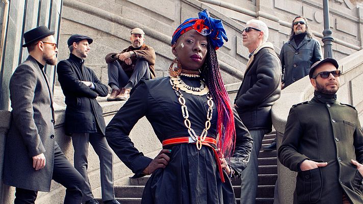 Atención obras - Shirley Davis & The Silverbacks