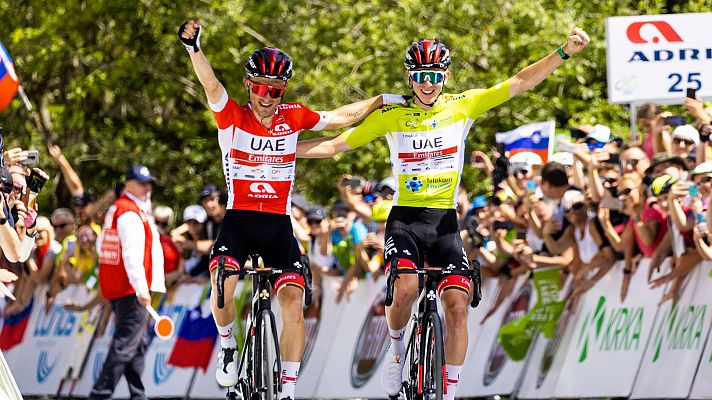 Telediario Fin de Semana - Pogaçar y Majka deciden la victoria de etapa jugando a 'Piedra, papel o tijera'