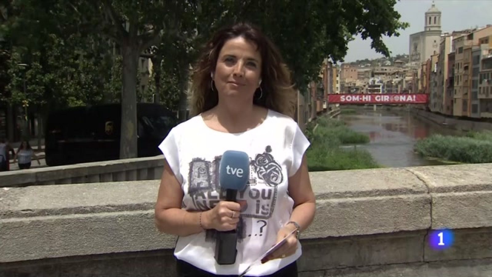 Girona es tenyeix de vermell per l'ascens del futbol i el bàsquet