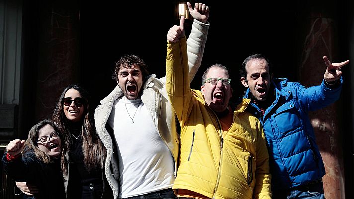 Telediario 1 - 'Campeones de la comedia': la historia de 'Campeones' se estrena en el teatro