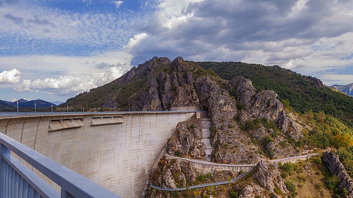 350.000 paladas - El embalse de Riaño, un espejo entre montañas