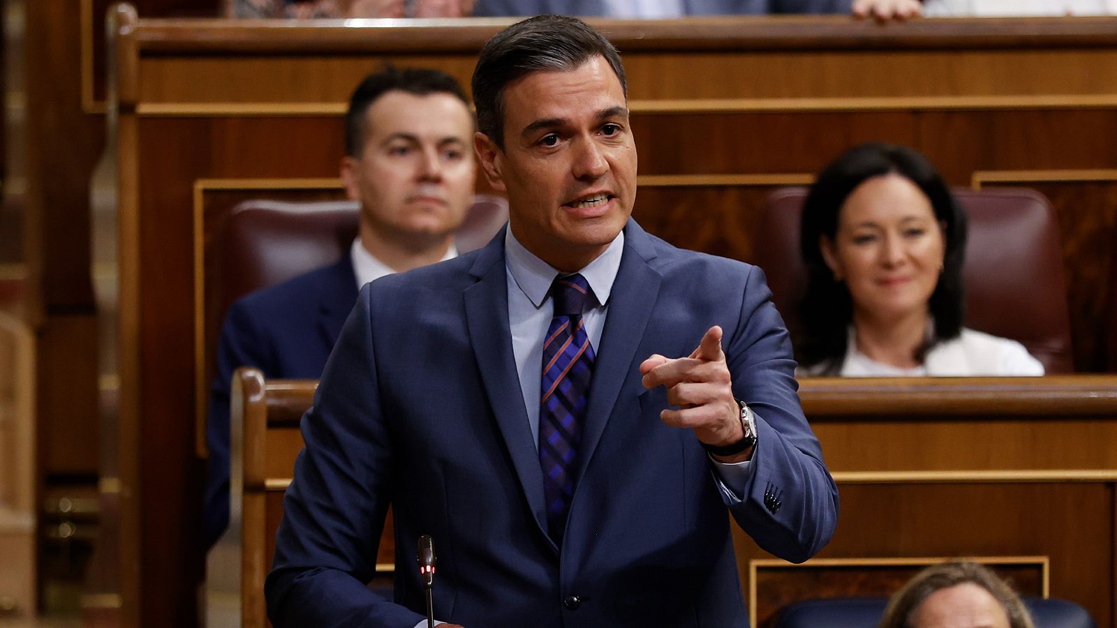Sánchez anuncia que bajará el IVA de la luz del 10% al 5% en el Consejo de Ministros de este sábado