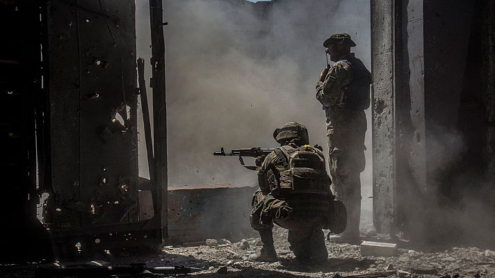 Telediario 1 - De capitanear un velero en España a luchar por su país