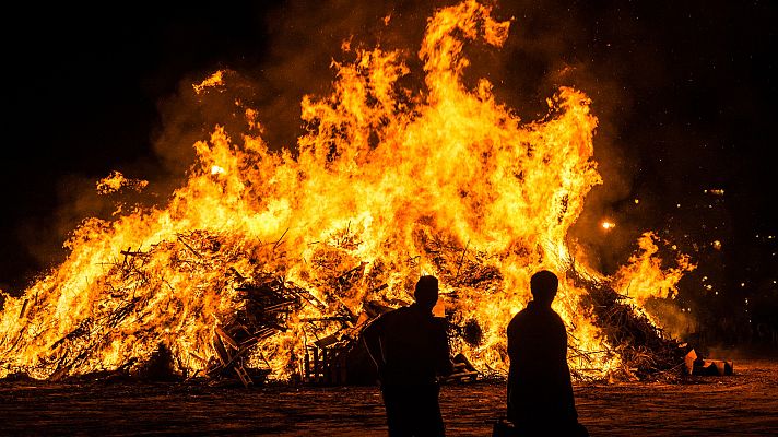 Telediario 1 - Arrancan los preparativos para la noche de San Juan en las playas españolas