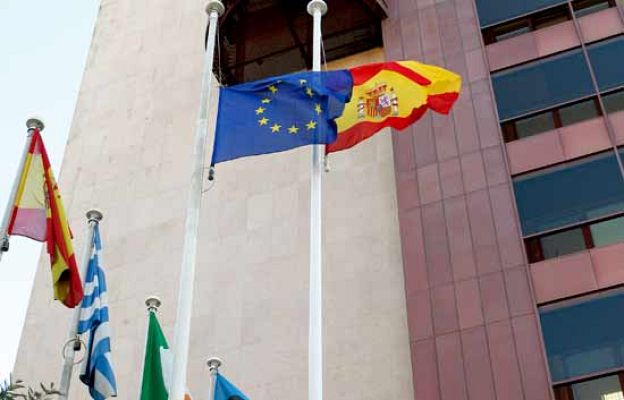  - Izado de banderas para la UE