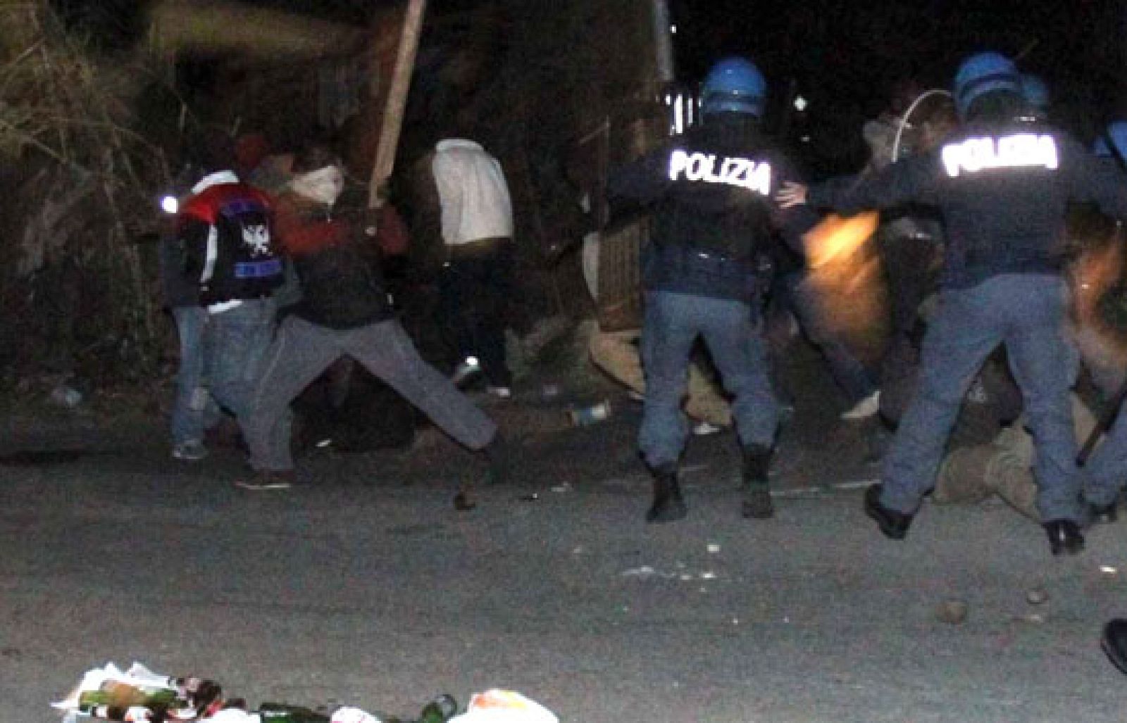 Un ataque a inmigrantes genera enfrentamientos  en el sur de Italia | Ver