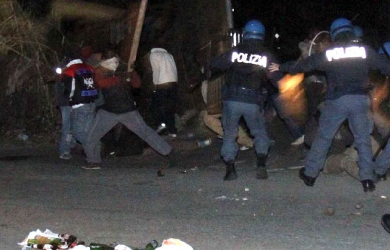 Un ataque a inmigrantes genera enfrentamientos  en el sur de Italia