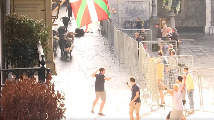 Telediario 1 - Una caida causa un tapón en un encierro en Arrasate/Mondragón