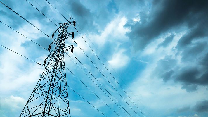 Informativo 24h - Sánchez anuncia un nuevo impuesto para las empresas energéticas: "Quienes más obtienen deben contribuir más"