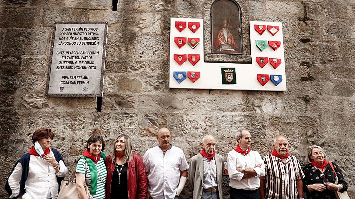 Telediario Fin de Semana - Las peñas de Pamplona homenajean los cánticos a San Fermín