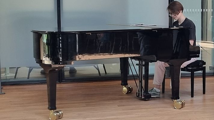 Telediario 2 - Anna, una joven rusa que vive la guerra desde Finlandia