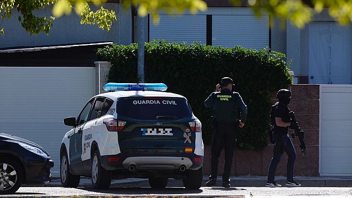 Informativo 24h - Un hombre mata a un vecino y se atrinchera con un rehén en Santovenia de Pisuerga, Valladolid