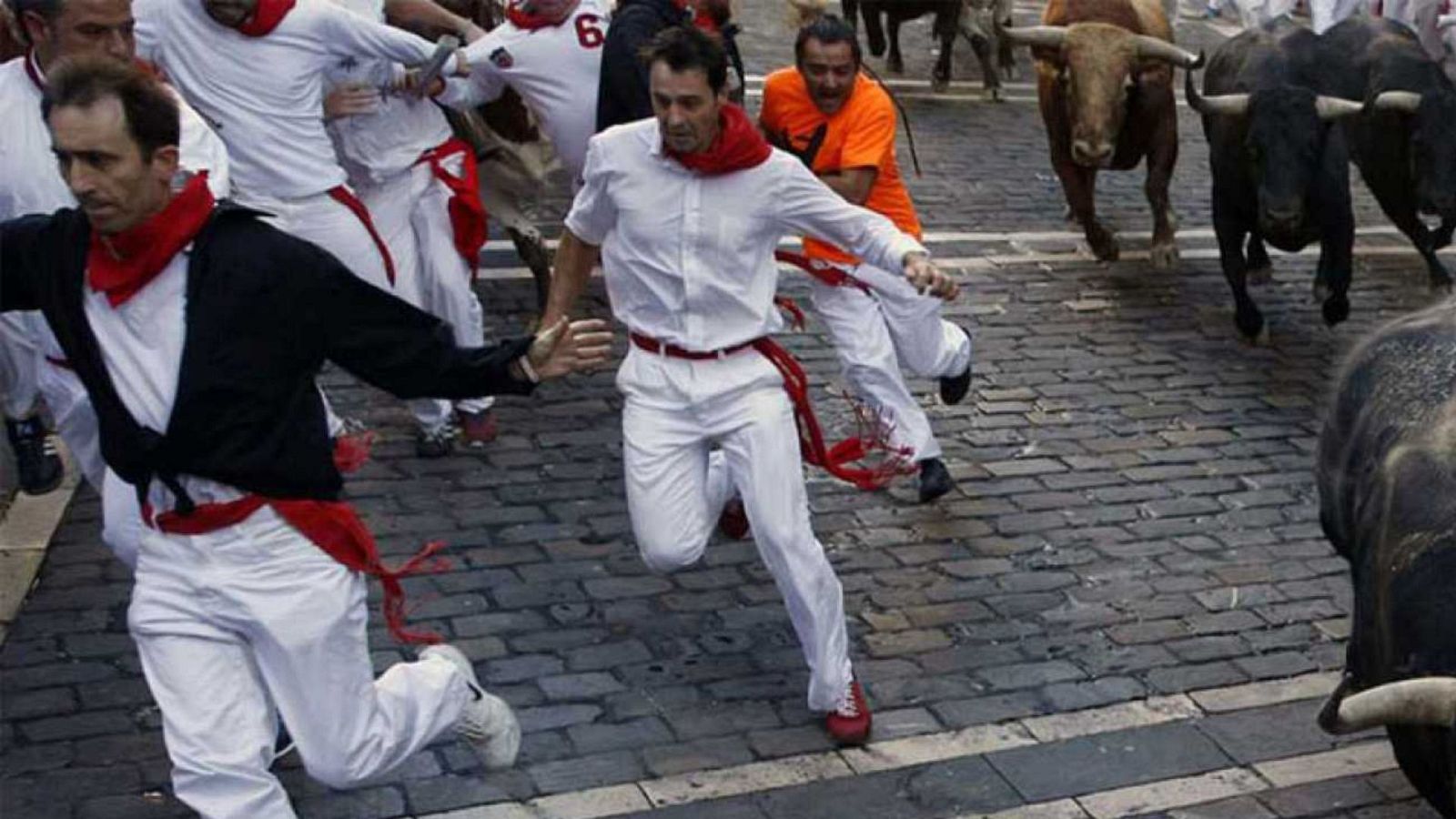 ¿Cuánto cuesta el conjunto completo de San Fermín? El coste del traje ronda los 56 euros - Ver ahora