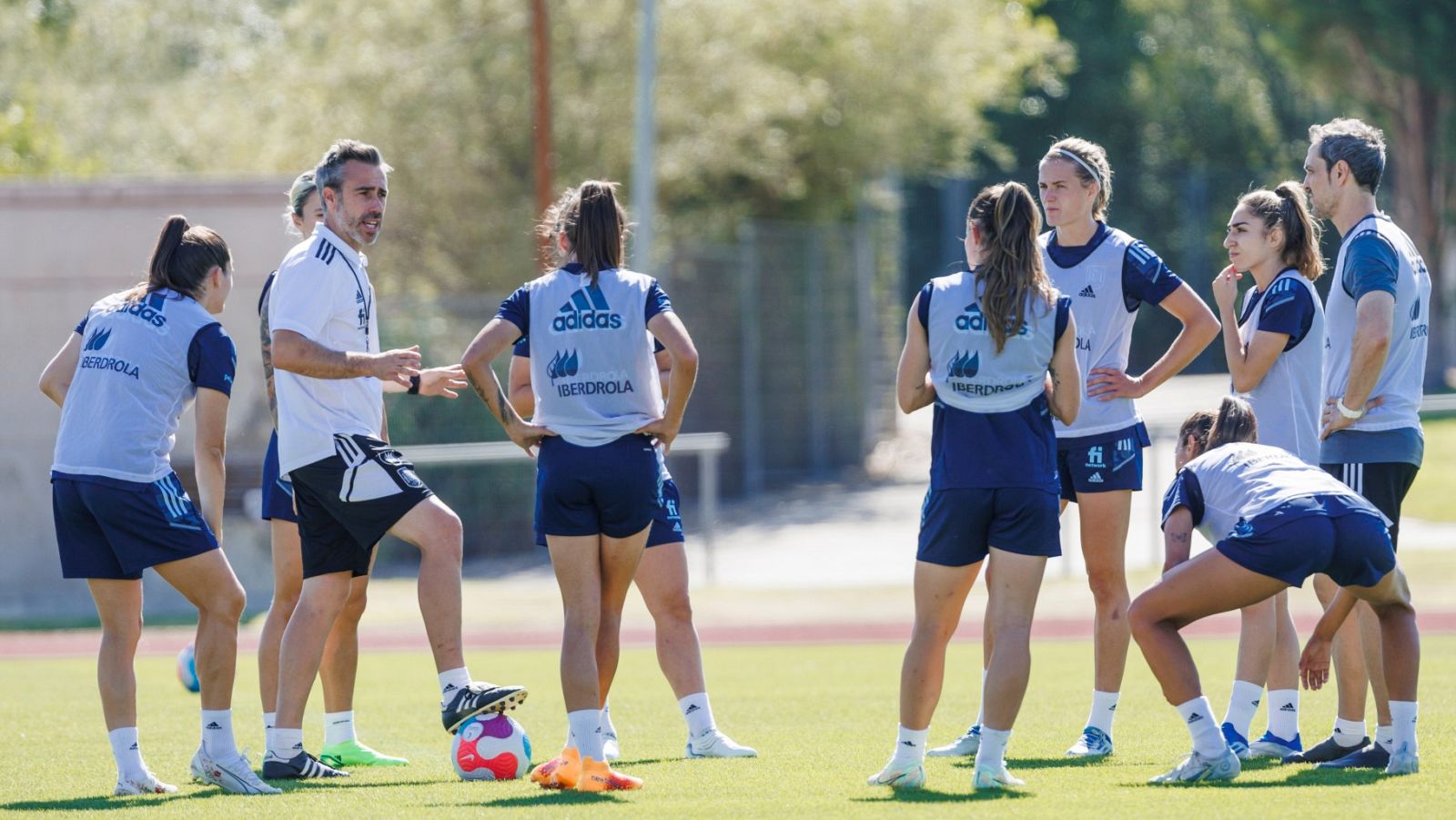 España ya prepara en Inglaterra su debut en la Eurocopa | Ver