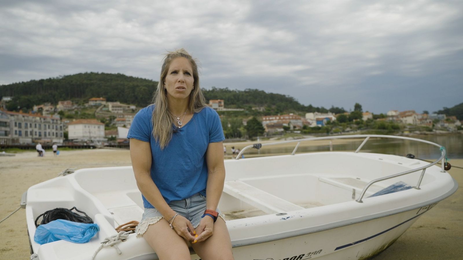 El proyecto "Aguas Limpias" enseña a cuidar las playas con Teresa Portela