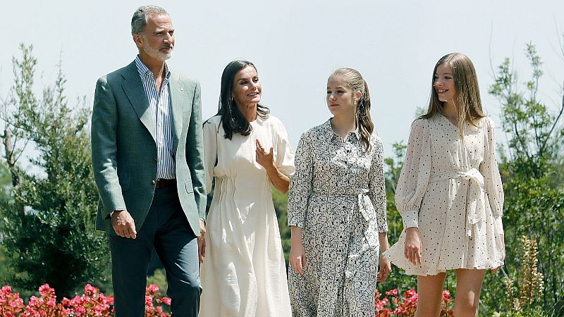 Los reyes y sus hijas se reúnen en Barcelona con los premiados por los premios Fundación Princesa de Girona