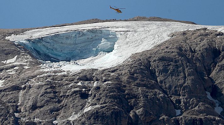 Telediario 1 - Drones con cámaras térmicas intentan encontrar supervivientes tras el desprendimiento del glaciar del los Alpes italianos