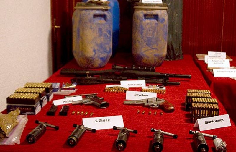 En la furgoneta de ETA han encontrado pentrita y un arsenal