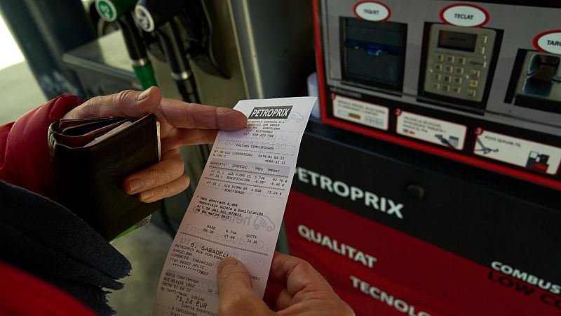 El precio del diésel desafía las cuentas de los autónomos: "Si no me compensa, no hago el trabajo"