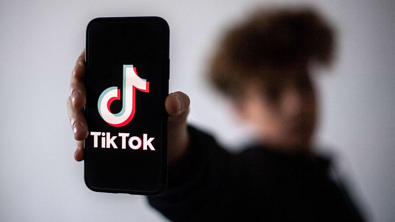 Dos padres de Estados Unidos denuncian a TikTok por la muerte de sus hijas | Ver