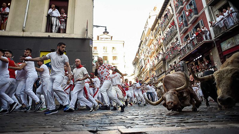 La emoción y nervios en el primer encierro de San Fermín | Ver