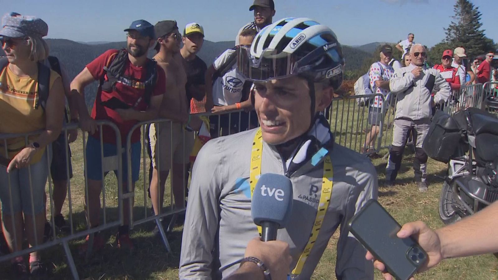 Enric Mas, "contento" tras el primer contacto con la montaña y "afortunado" de no haberse caído en la primera semana -- Ver ahora