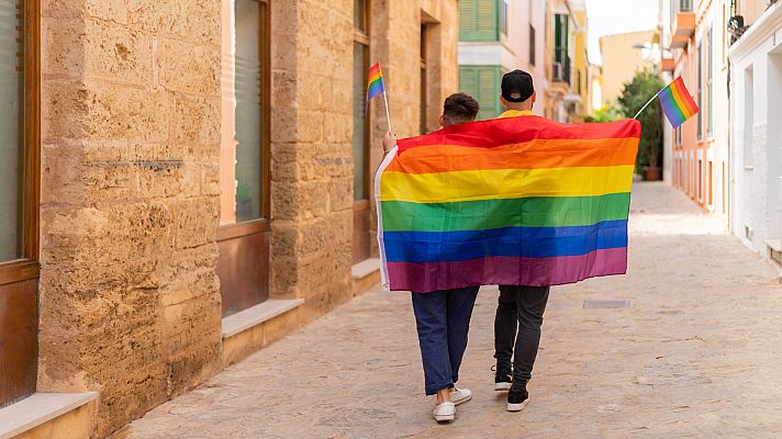 Telediario Fin de Semana - El colectivo LGTBI, en el mundo rural: "Faltan referentes y por eso tienes que huir"