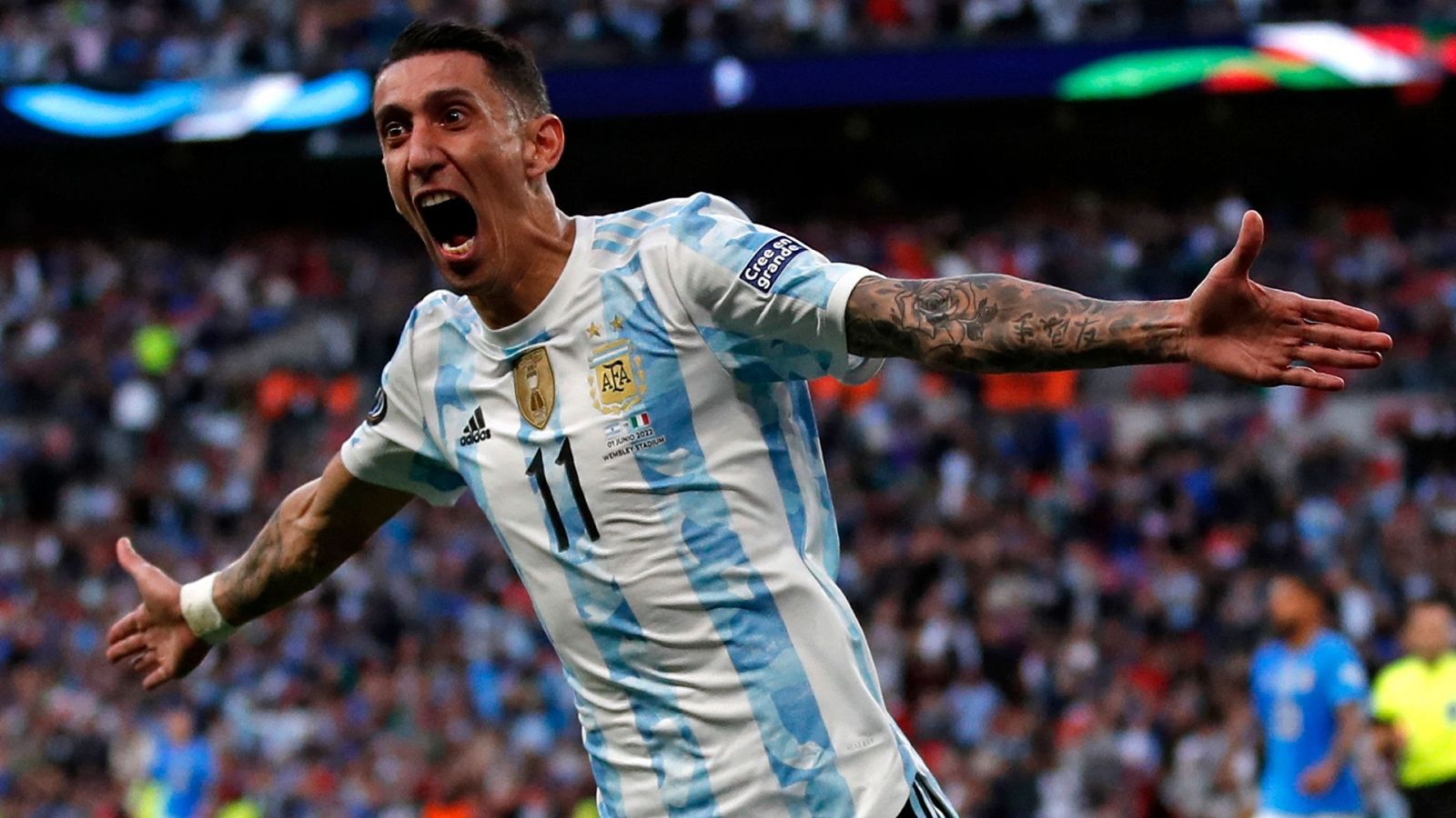 Di María llega a la Juventus rodeado de aficionados