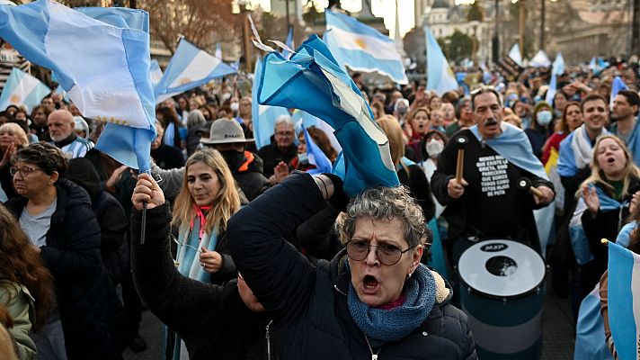 Telediario Fin de Semana - Los argentinos protestan contra la gestión económica del Gobierno