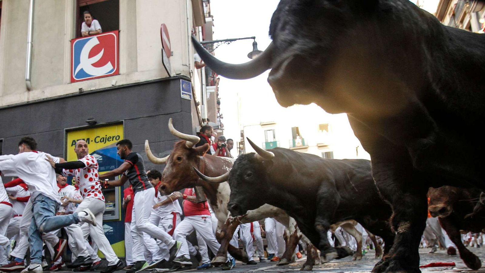 Cuarto encierro de San Fermín rápido y limpio con toros de La Palmosilla | Ver