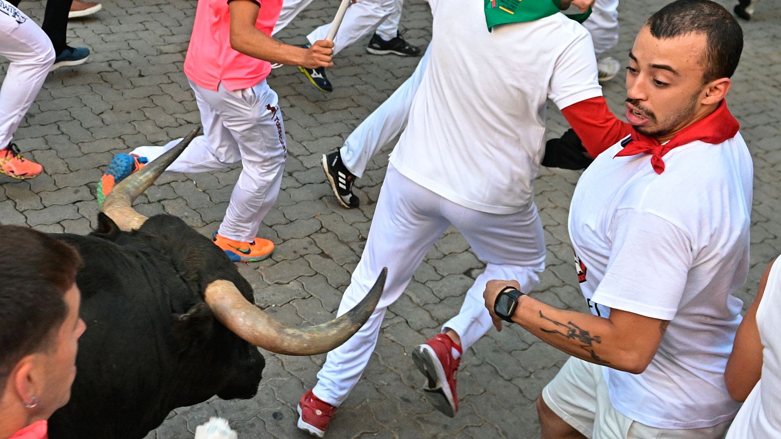 Sexto encierro de San Fermín a cámara lenta | Ver