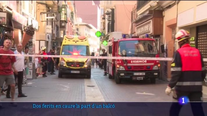 Informatiu Balear - Dos turistes ferits després de caure'ls al damunt part d'una balconada al carrer Sindicat de Palma.
