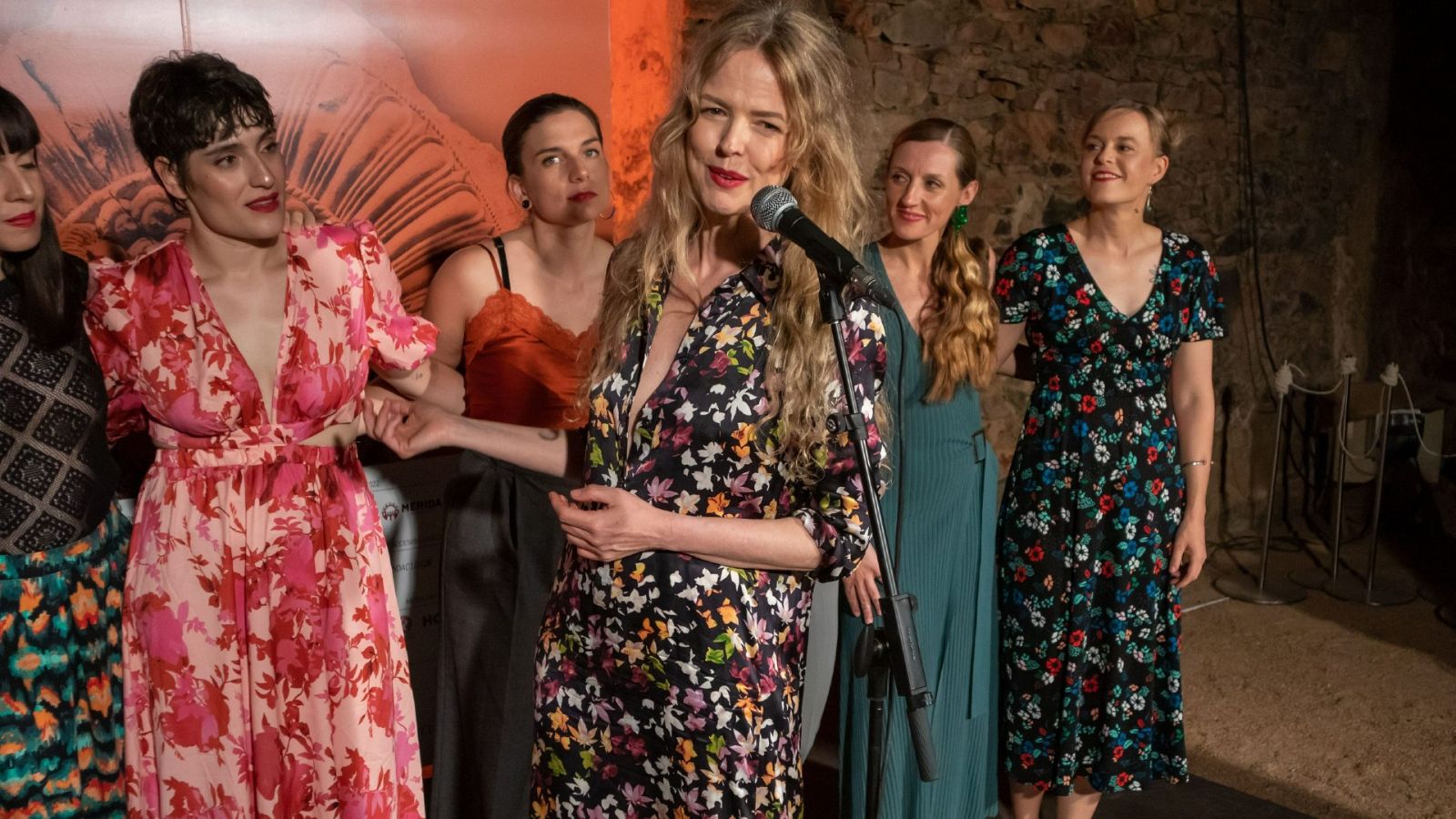 Safo - Aención obras - ver ahora