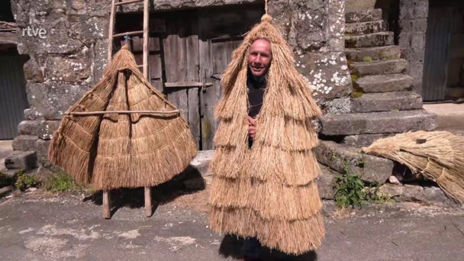 Aquí la Tierra - Corozas, chubasqueros hechos a mano