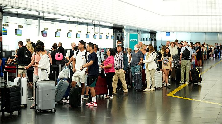 Telediario 2 - Las huelgas de Ryanair y EasyJet provocan 30 cancelaciones