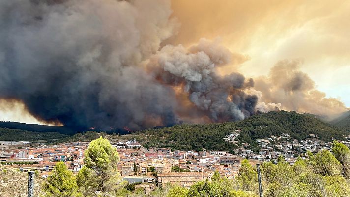 L'Informatiu - L'incendi al Bages crema 1.600 hectàrees: deixa 200 evacuats i més de 4.500 persones confinades