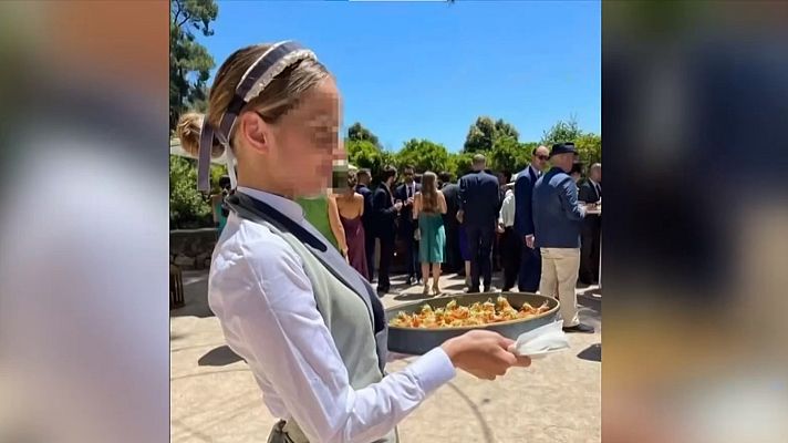 Telediario 2 - Una empresa de catering suspende a 18 trabajadoras de empleo y sueldo por no querer llevar cofia