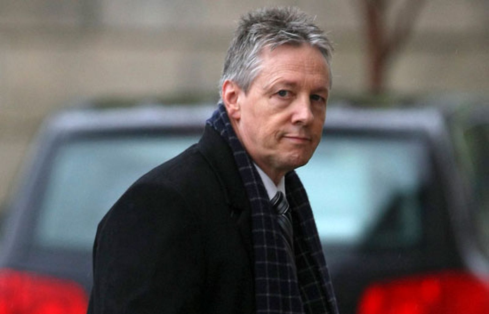 El primer ministro de Irlanda del Norte cesa de manera temporal en sus funciones | Ver