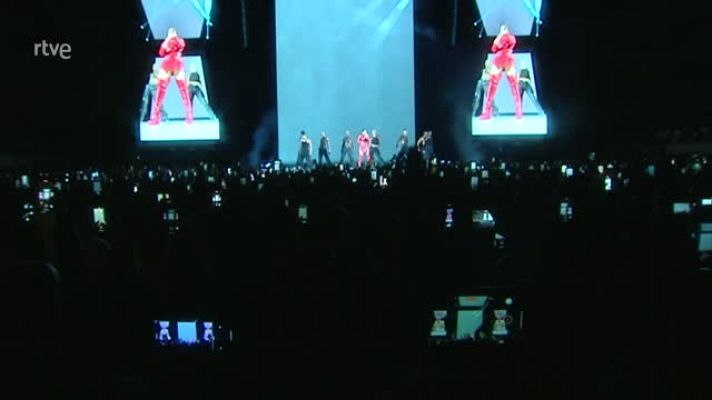 L'Informatiu - Rosalía fa embogir 17.000 fans al primer concert del Palau Sant Jordi