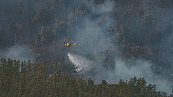 Telediario 1 - Desalojadas cinco localidades en Burgos por un incendio, mientras el fuego mejora en Tenerife