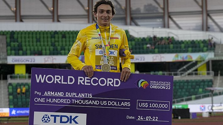 Atletismo - Mundial de atletismo | Duplantis se corona con un nuevo récord del mundo de pértiga