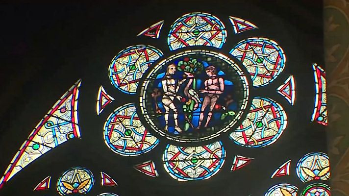 Telediario 1 - Profesionales artesanos reparan las vidrieras de la catedral de Notre Dame