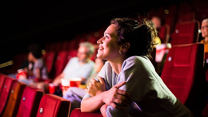 Telediario 1 - Cuando las series y el cine resucitan canciones: de 'Running up that hill' a 'Pretty Woman'