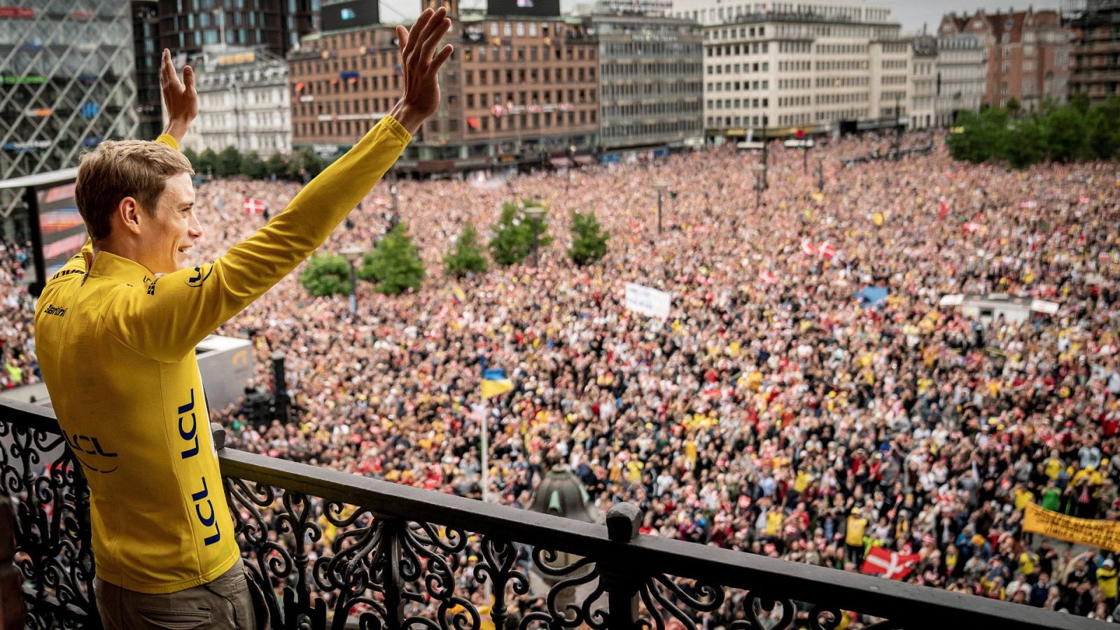 Vingegaard, recibido como héroe nacional en Dinamarca tras ganar el Tour -- Ver ahora